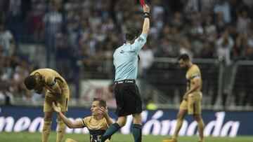 Monterrey vence a Pumas con polémicas arbitrales