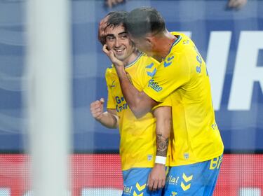 Otro jugador canario que destaca. Su gol ante Osasuna, después de buscarse un hueco en la frontal y conectar un disparo imparable al palo largo, es uno de los mejores de la jornada. 