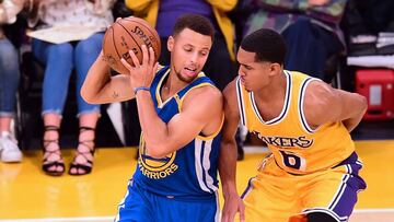 Stephen Curry, ante Jordan Clarkson.