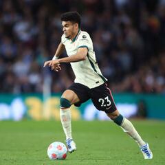 Luis Díaz da asistencia en la victoria de Liverpool sobre Aston Villa