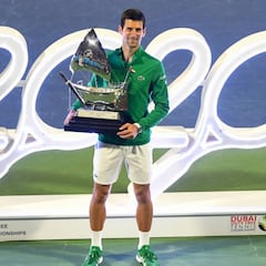 El depredador Djokovic no perdona a Tsitsipas