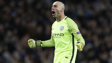 Willy Caballero celebra el tercer gol del City contra el Mónaco en Champions League.