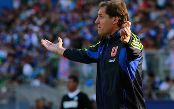 Finalmente, la U consiguió la incorporación del argentino en 2013 luego de que su nombre sonará en los grandes de Chile. Pero nada resultó según lo esperado y se marchó tras perder Supercopa ante Unión Española.
