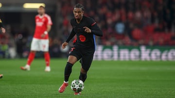 LISBON, PORTUGAL - MARCH 5: Alex Balde of FC Barcelona during the UEFA Champions League 2024/25 UEFA Champions League 2024/25 Round of 16 first Leg match between SL Benfica and FC Barcelona at Estadio da Luz on March 5, 2025 in Lisbon, Portugal. (Photo by Carlos Rodrigues/Getty Images)