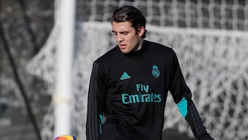 Kovacic ya toca bal&oacute;n en el entrenamiento del Real Madrid.