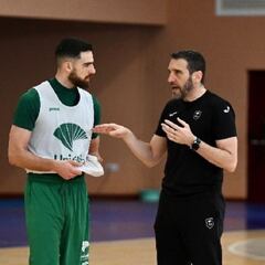 Navarro avisa: "El Betis está compitiendo muy bien"