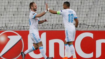 Soccer Football - Europa League Round of 32 First Leg - Olympique de Marseille vs S.C. Braga - Orange Velodrome, Marseille, France - February 15, 2018   Marseille&#039;s Valere Germain celebrates scoring their first goal with Dimitri Payet    REUTERS/Jean