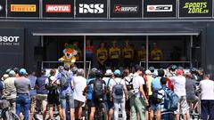 Los corredores del Jumbo-Visma posan en la presentación del equipo antes de la cuarta etapa de la Vuelta a Suiza.