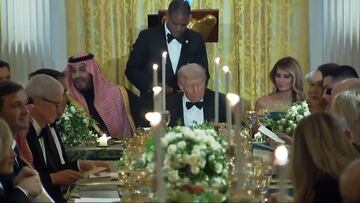 El momento en el que Trump se sienta a la mesa junto a Cristiano, JD Vance y Elon Musk