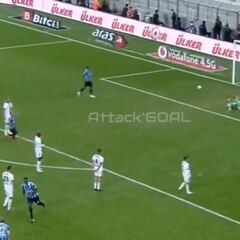 El entrenador rival dijo que no tenía cerebro y para Balotelli eso es una afrenta: vean lo que hizo