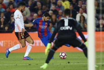 Luis Suárez and Garay.