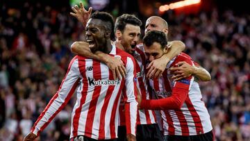 GRAF5011. BILBAO, 23/11/2017.- El centrocampista del Athletic Club Iñaki Williams (i) celebra su gol marcado al Hertha Berlín, durante el partido de la Liga Europa del grupo J disputado hoy en San Mamés. EFE/MIGUEL TOÑA
