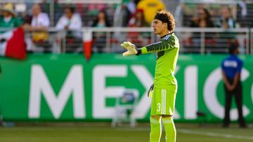 Ochoa iniciará como titular con el Granada en La Liga