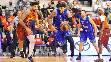 Eddie se lanza ante Lima durante el UCAM Murcia-Hereda San Pablo Burgos.