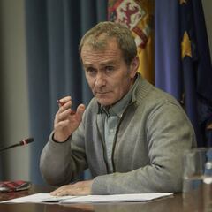 Fernando Simón: "Nos queda mes y medio..."