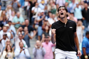 Taylor Fritz celebra su triunfo contra Alexander Zverev en el US Open.