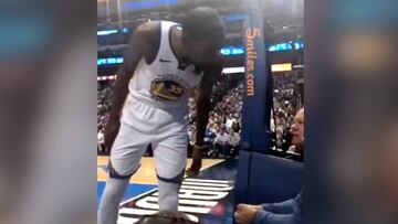 Cazan en vídeo a Kevin Durant diciéndole a un fan: "Mira el p*** partido y cállate la p*** boca"
