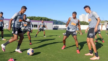 Víctor Cantillo supera el COVID-19 y ya entrena con Corinthians