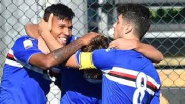 Andr&eacute;s Ponce celebra uno de sus goles ante el Pro Vercelli