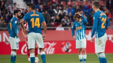 Diego Costa, Rodrigo, Griezmann y Lucas, cabizbajos en Montilivi tras el empate del Girona.