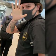 Juanfer regresa a Colombia y se despide de su amigo en China