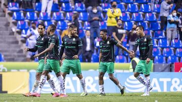 Jugadores de Santos Lahguna festejan un gol