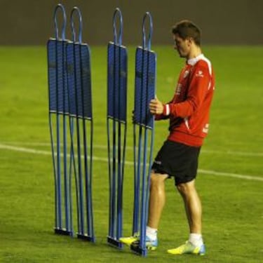 Piti vuelve a casa para sacar de apuros a los vallecanos