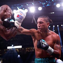 Yordenis Ugás fue derrotado por Mario Barrios en la cartelera de la Canelo vs Charlo