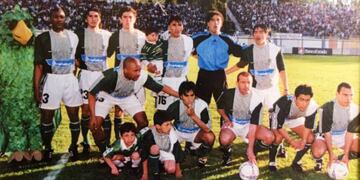 Santiago Wanderers jugó 63 temporadas en Primera División, con un total de 76 torneos.