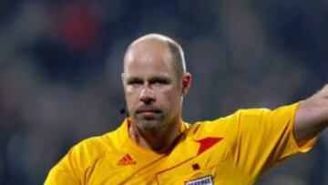 <b>ESCÁNDALO. </b>Martin Hansson, el árbitro sueco que no señaló la mano de Henry ante Irlanda, acudirá al Mundial de Suráfrica.