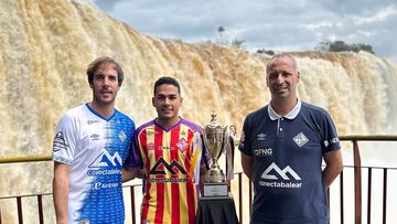 Barrón, Cléber y Antonio Vadillo, con la Copa Intercontinental.