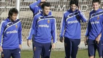 <b>PREOCUPACIÓN. </b>Lanzaro, Ponzio, Bertolo, Lafita, Pintér y Diogo, durante la sesión matinal de ayer de entrenamiento en la Ciudad Deportiva.