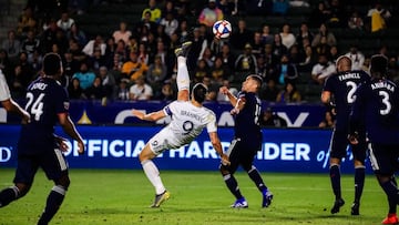 Zlatan Ibrahimovic volvió a paralizar la MLS con un golazo de chilena en el partido entre LA Galaxy y NE Revolution en donde el sueco superó a toda la defensa.