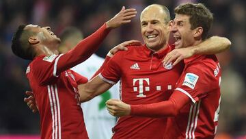 Thiago, Robben y Thomas Müller celebran uno de los goles del Bayern.