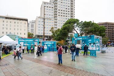 La Plaza de España de Madrid acoge la Fan Zone de los Miami Dolphins. 