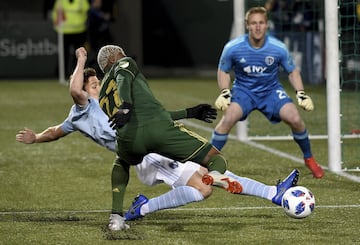 Dairon Asprilla fue muy insistente por la banda derecha y logró desbordar en varias ocasiones, pero no generó muchas ocasiones de gol.