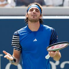 Tsitsipas no culpa “a nadie” de su equipo, pero echa a Philippoussis
