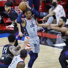 'Palomitazo' a Westbrook y 2-0 para unos Sixers dominantes