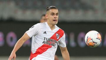 Rafael Santos Borr&eacute; durante un partido con River Plate por Copa Libertadores.