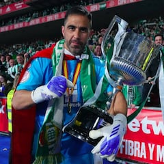 El llamativo festejo de Claudio Bravo: ¡un puro y una pizza!