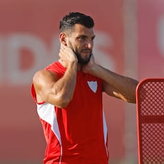 Sevilla y Elche ultiman la marcha de Rafa Mir al club franjiverde