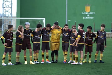 Un equipo de la base del Carlet EMF, antes de jugar, esta mañana, en Benimodo.