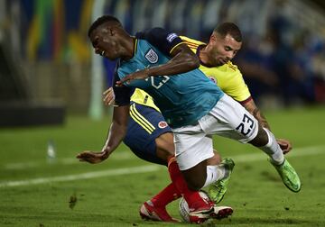 Los dirigidos por Reinaldo Rueda debutaron con victoria en el primer partido de la Copa América. La Tricolor se impuso con un tanto de Edwin Cardona.