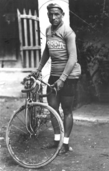 En 1930 ganó la Vuelta al País Vasco y la Vuelta a Levante. 