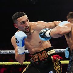 Teofimo retiene la corona ante un Ortiz que le desquició