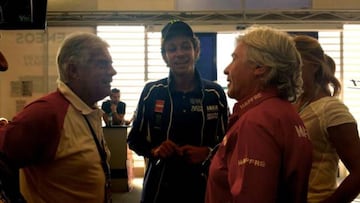 Giacomo Agostini y Miguel Ángel Nieto con Valentino Rossi.