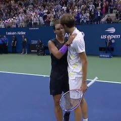 Un partido para la leyenda merecía un final así: el gran gesto de Nadal con Medvedev