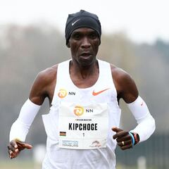 Kipchoge despega hacia el maratón olímpico en Twente