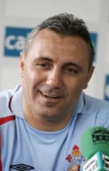 Ganó la Champions League con el Barcelona y varios títulos en España. Sin embargo, como DT no logró clasificar a Bulgaria a la Eurocopa y descendió con Celta de Vigo.