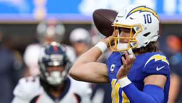 INGLEWOOD, CALIFORNIA - DECEMBER 10: Justin Herbert #10 of the Los Angeles Chargers looks to pass during the first quarter against the Denver Broncos at SoFi Stadium on December 10, 2023 in Inglewood, California.   Harry How/Getty Images/AFP (Photo by Harry How / GETTY IMAGES NORTH AMERICA / Getty Images via AFP)